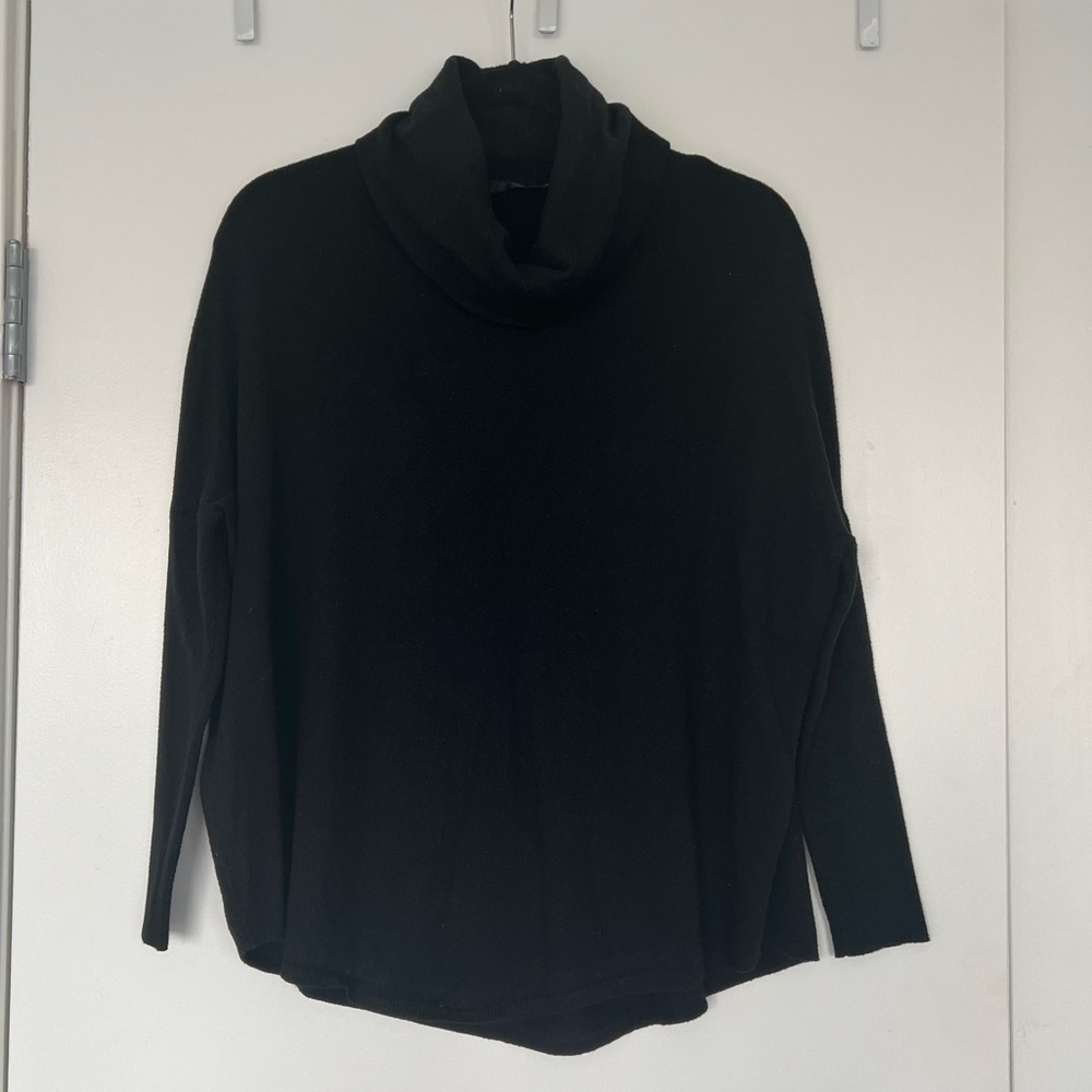 Cyrus Women’s Slouchy Turtleneck Sweater Black M